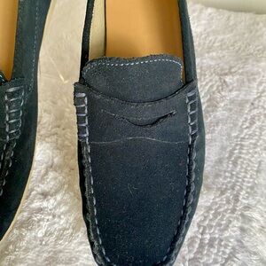 Zara women’s navy blue suede loafers. NWOT.